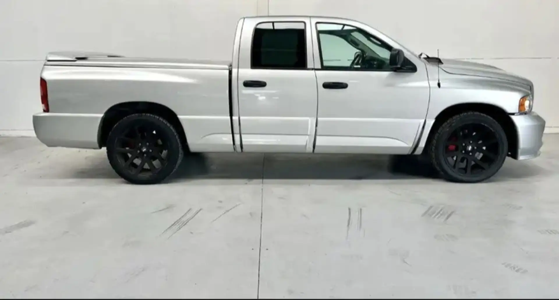 Dodge RAM srt-10 - 2