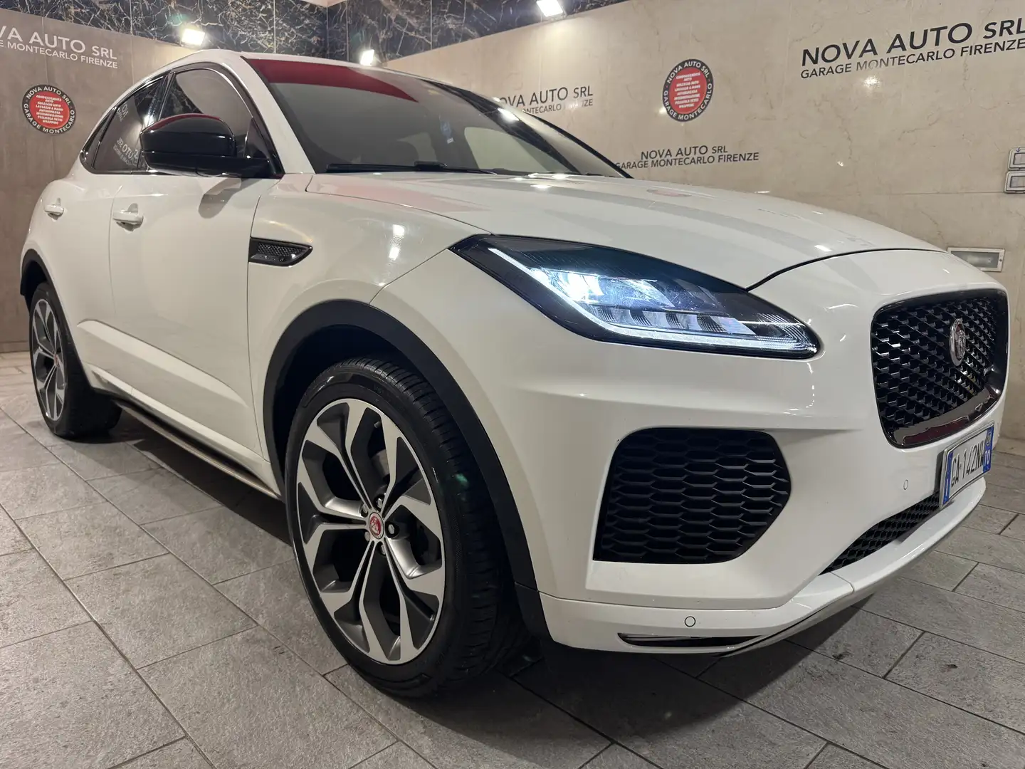 Jaguar E-Pace E-Pace 2.0d i4 R-Dynamic awd 180cv auto IVA 22% Bianco - 2