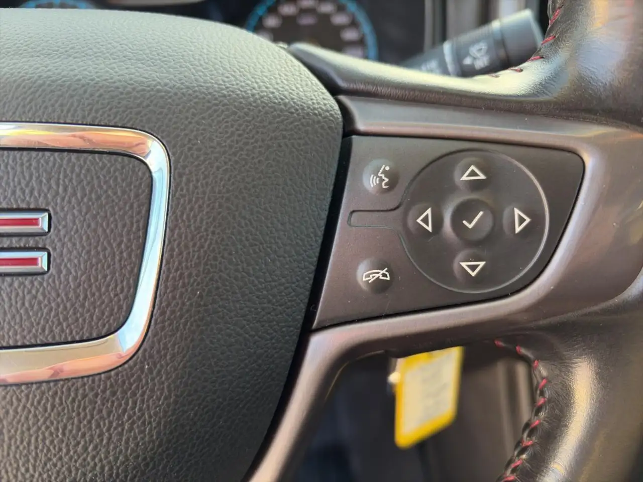 GMC Canyon photo GMC Canyon
