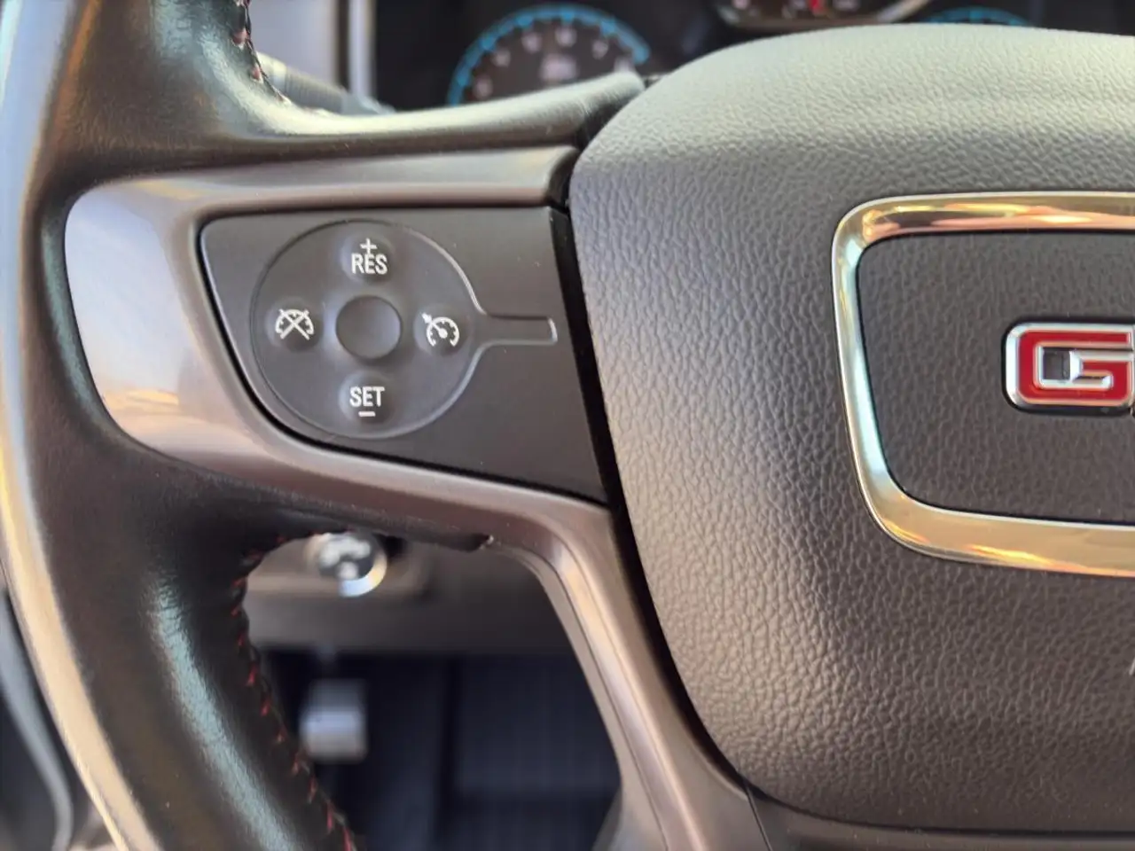GMC Canyon photo GMC Canyon