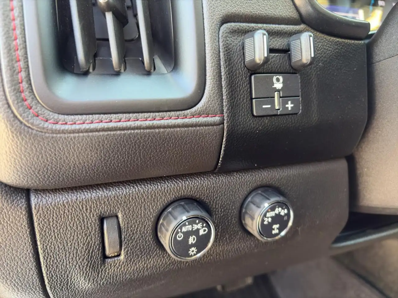 GMC Canyon photo GMC Canyon