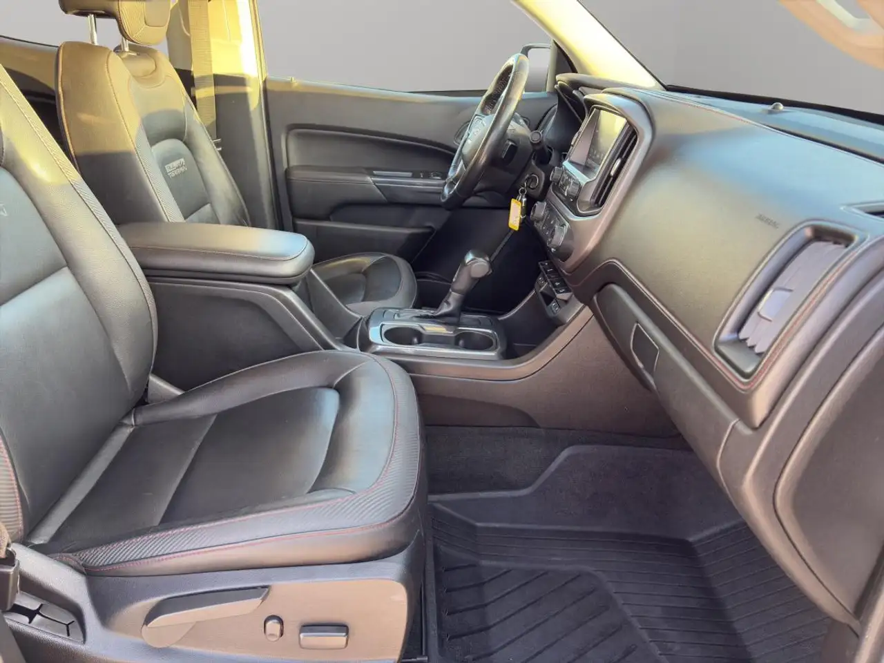 GMC Canyon photo GMC Canyon