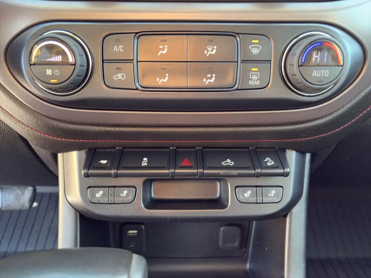 GMC Canyon photo GMC Canyon
