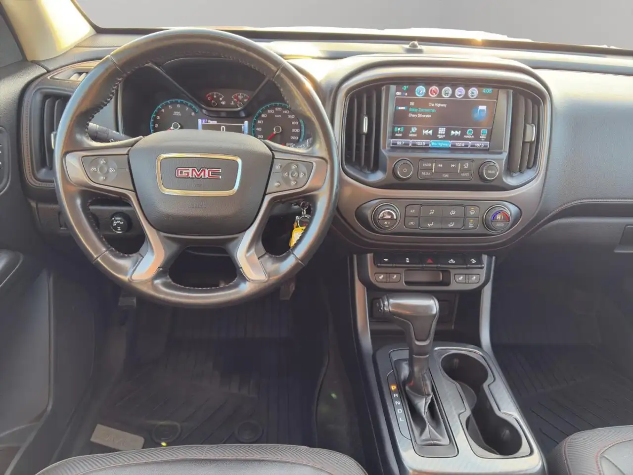 GMC Canyon photo GMC Canyon