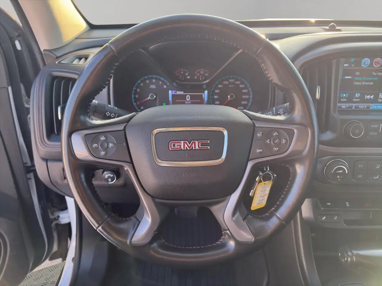 GMC Canyon photo GMC Canyon