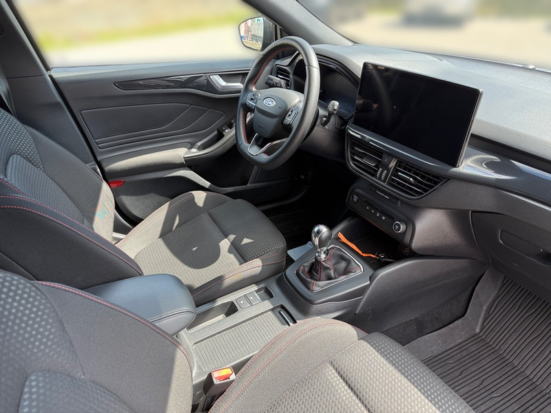 Ford Focus Traveller 1,0 EcoBoost Hybrid ST-Line — photo 11