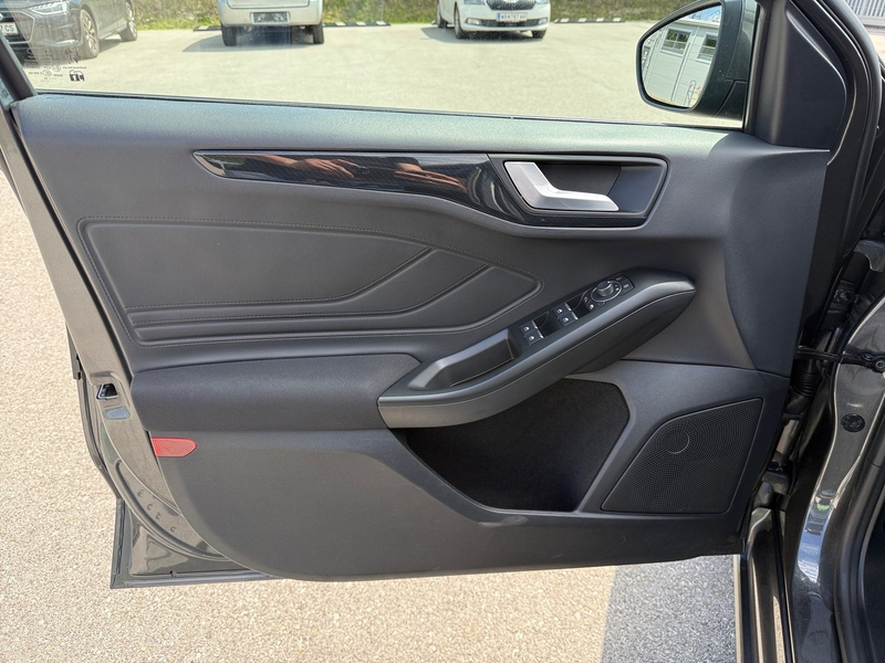 Ford Focus Traveller 1,0 EcoBoost Hybrid ST-Line — photo 12