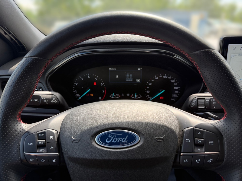 Ford Focus Traveller 1,0 EcoBoost Hybrid ST-Line — photo 14