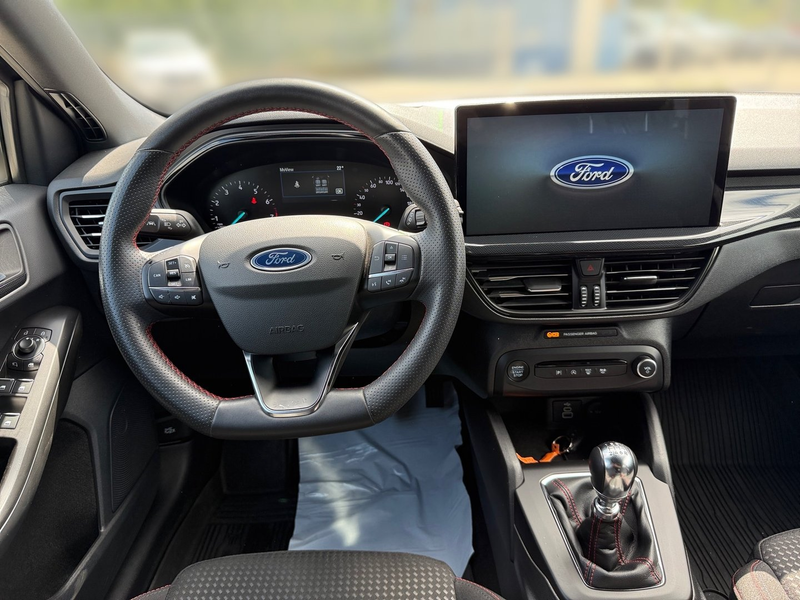 Ford Focus Traveller 1,0 EcoBoost Hybrid ST-Line — photo 13