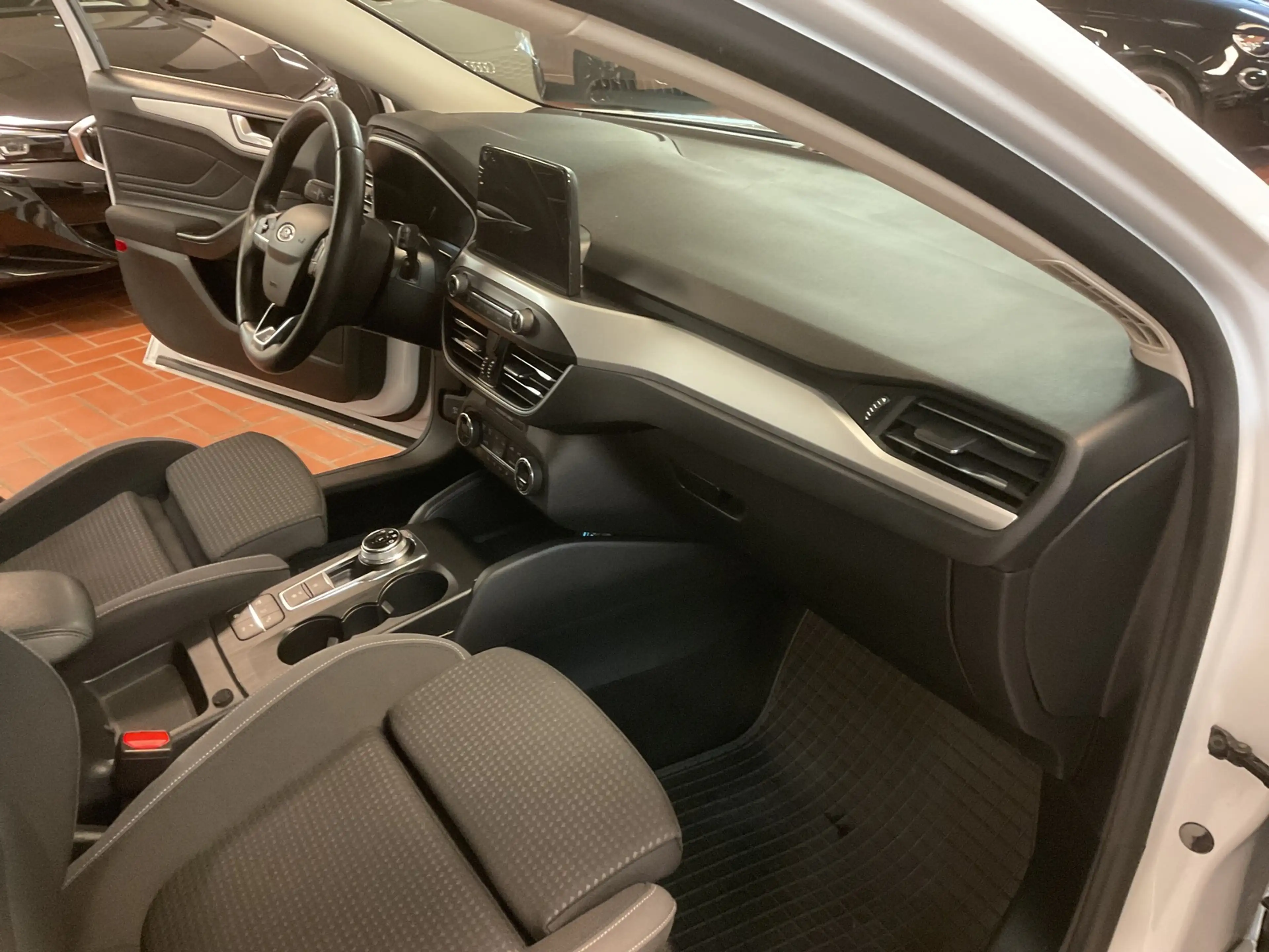 Ford Focus Turnier Cool &Connect LED,Navi,Kamera,AHK — photo 11