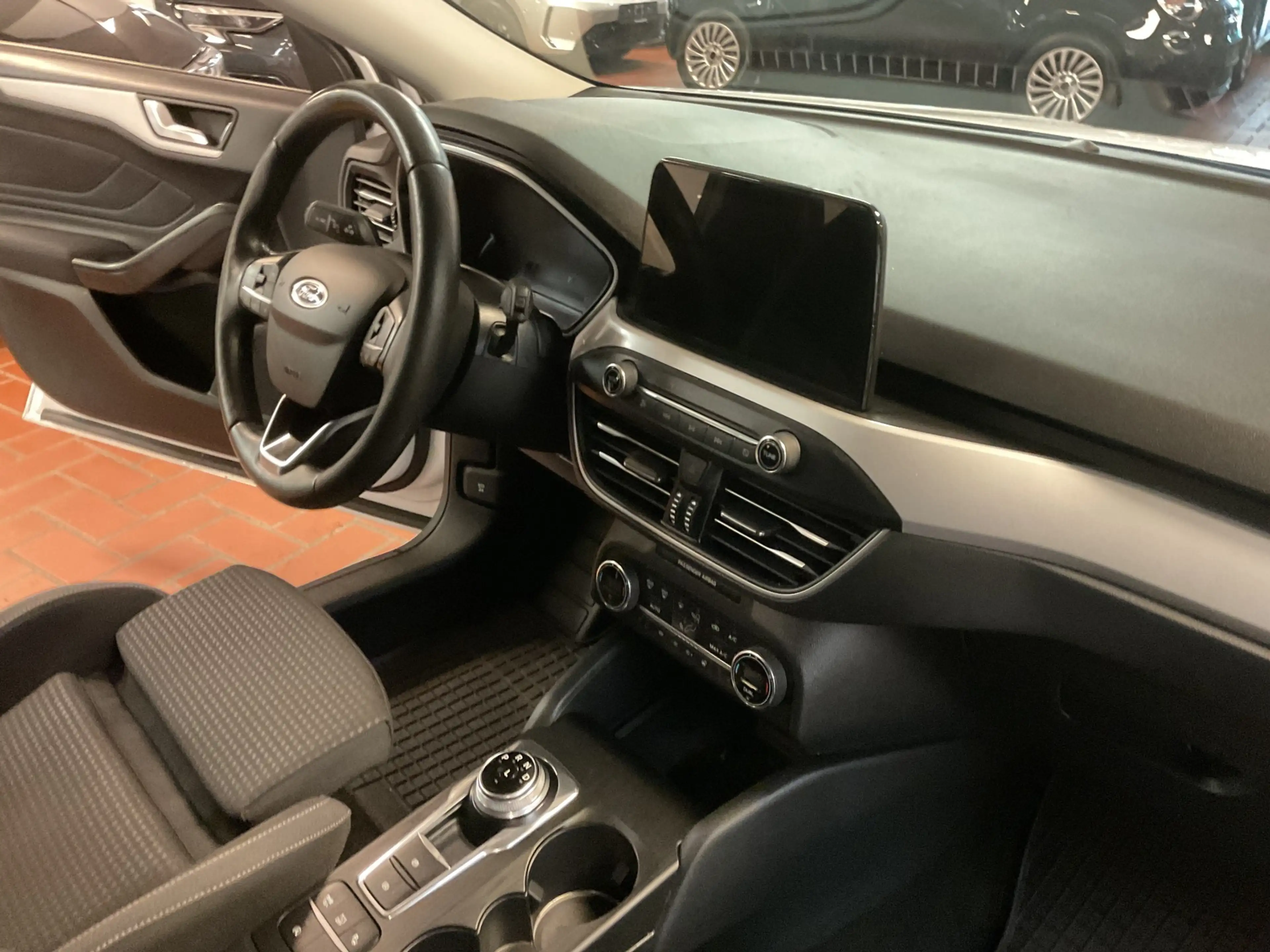 Ford Focus Turnier Cool &Connect LED,Navi,Kamera,AHK — photo 13