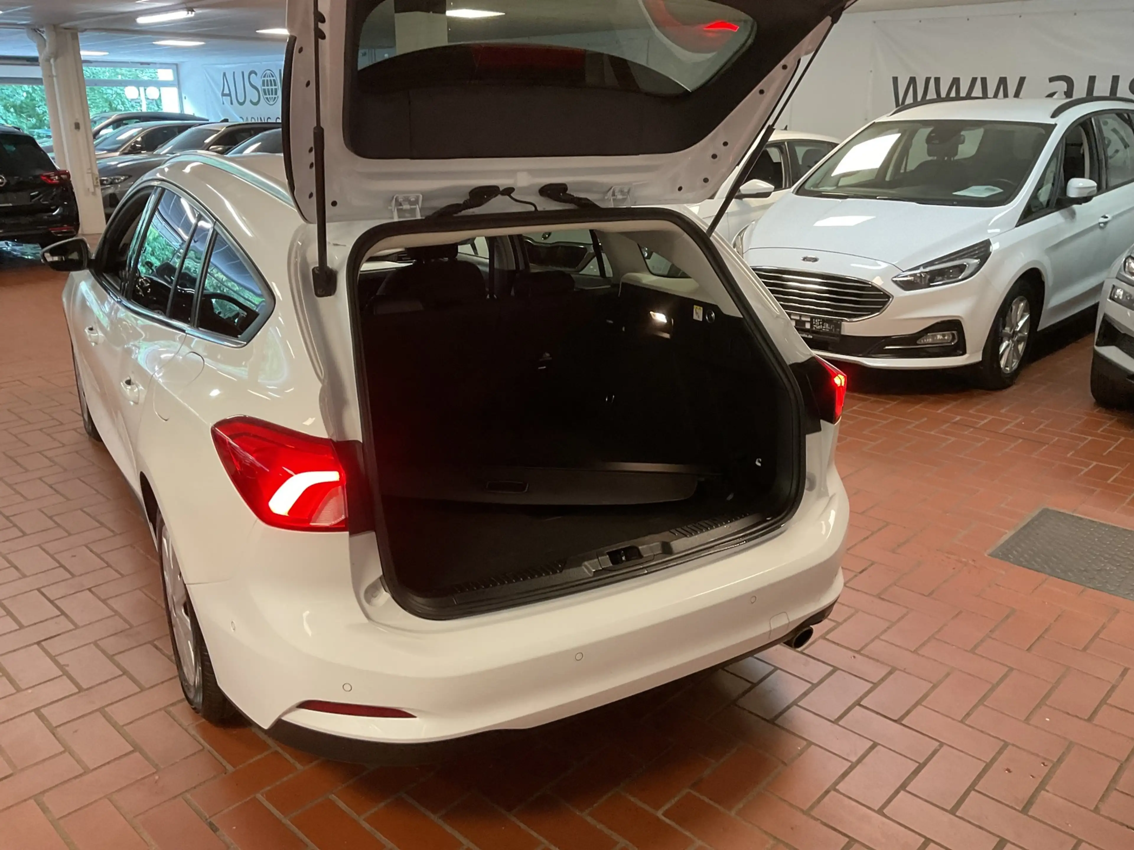 Ford Focus Turnier Cool &Connect LED,Navi,Kamera,AHK — photo 7