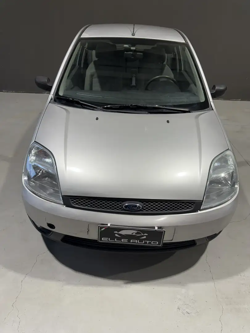 Ford Fiesta 3p 1.2 Ghia c/AC Argento - 2