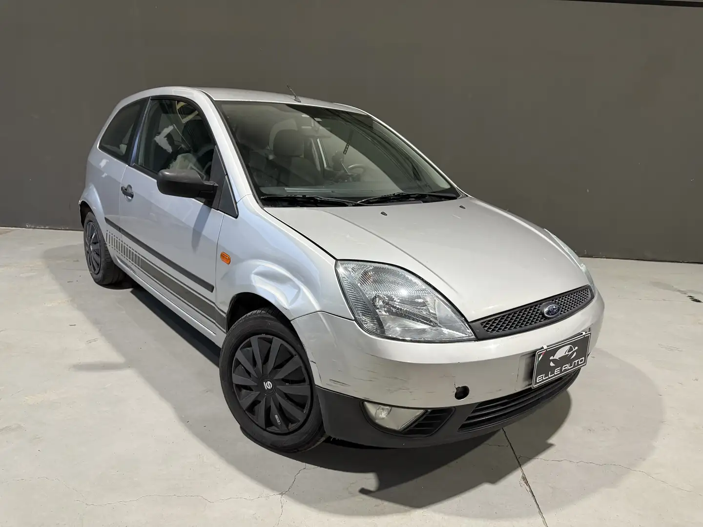 Ford Fiesta 3p 1.2 Ghia c/AC Argento - 1