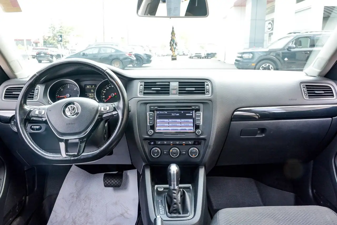 Volkswagen Jetta снимка Volkswagen Jetta