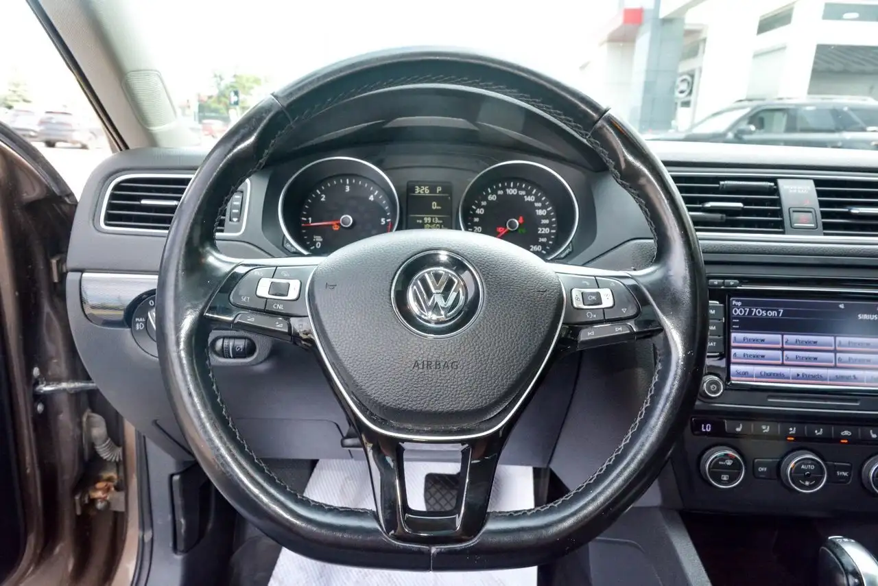 Volkswagen Jetta снимка Volkswagen Jetta