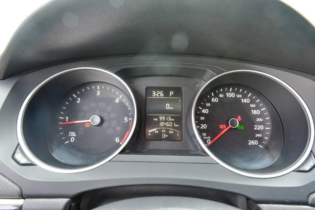 Volkswagen Jetta снимка Volkswagen Jetta