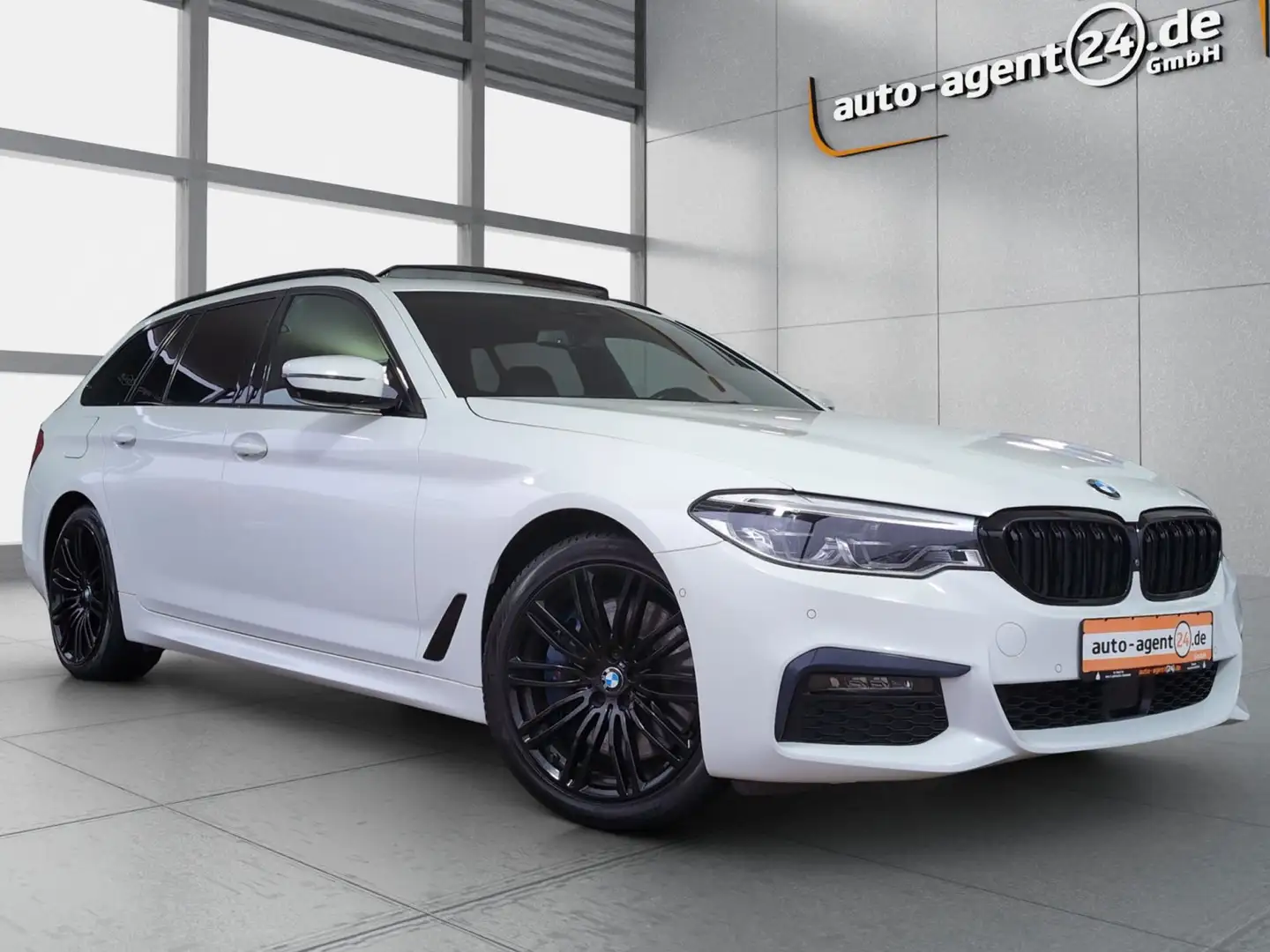BMW 540 d xD M-Sport/Pano/ACC/360°/H&K/StHzg/Softcl./AHK Weiß - 1