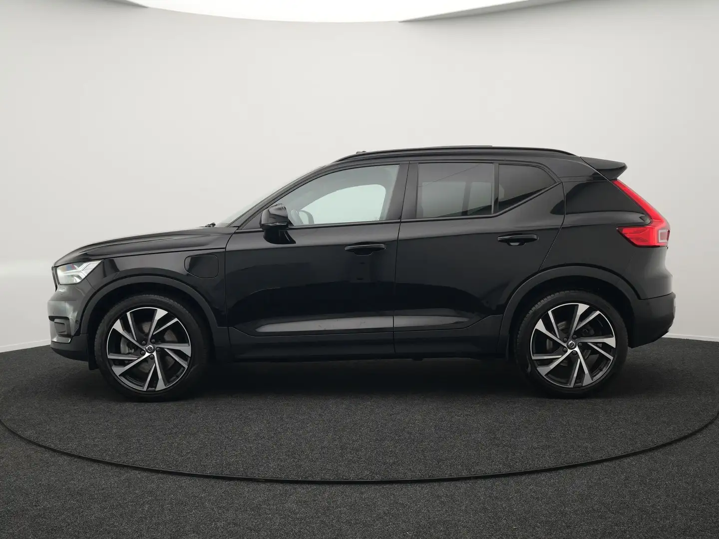 Volvo XC40 T5 Recharge R-Design Plug In Hybrid 261pk Dealer O Zwart - 2