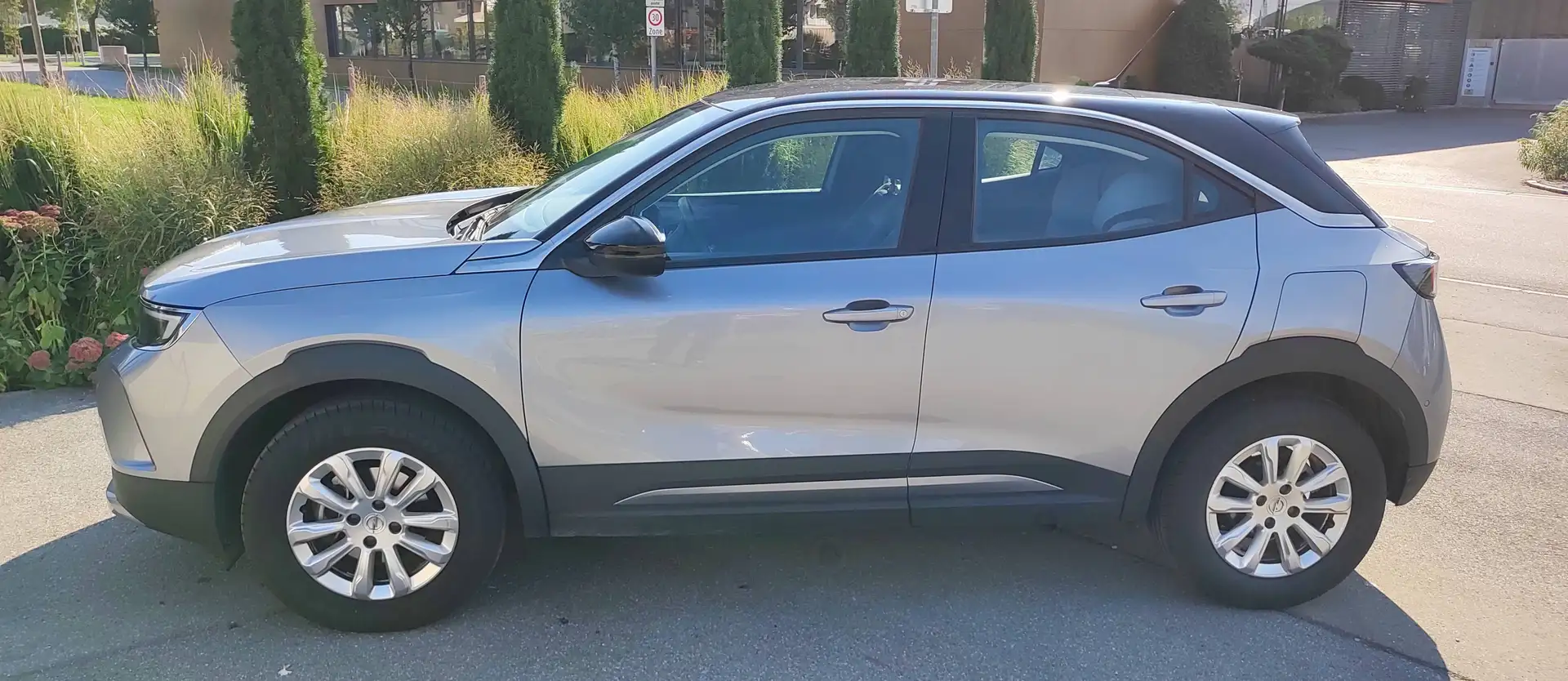 Opel Mokka 1.2 Turbo Edition | 1. Besitz | neue Sommerreifen | Sitzheizung | Anhängerkupplung | inkl. Winterreifen Grau - 2
