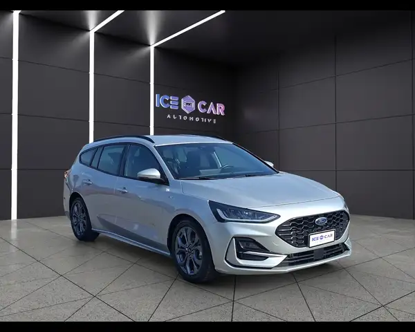 Ford Focus view 3