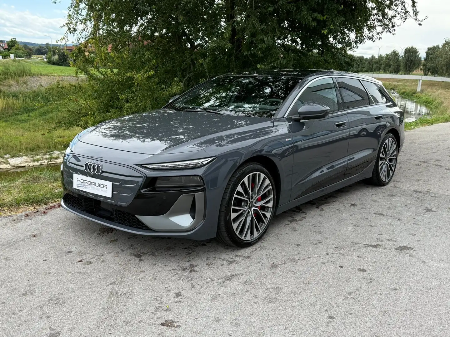 Audi A6 e-tron quattro Grau - 1