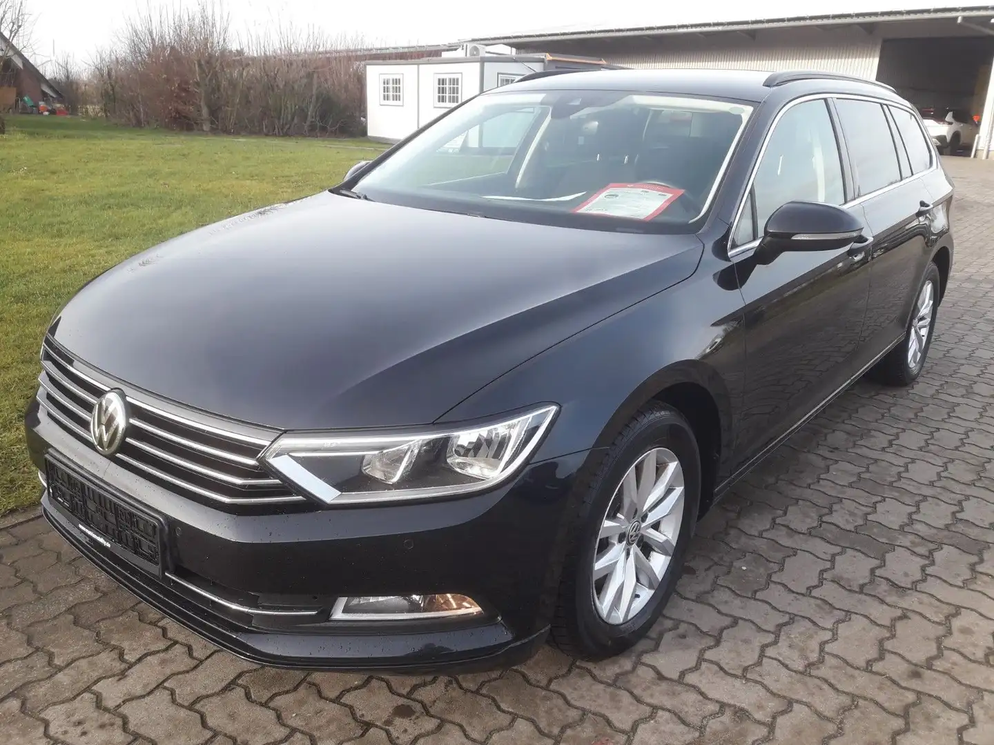 Volkswagen Passat Variant 2,0 TDi DSG+Navi+Massage+Kamera++ Schwarz - 2