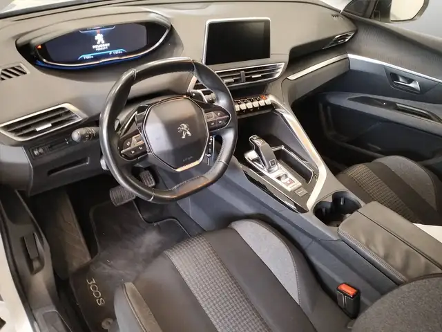 Peugeot 3008 view 10