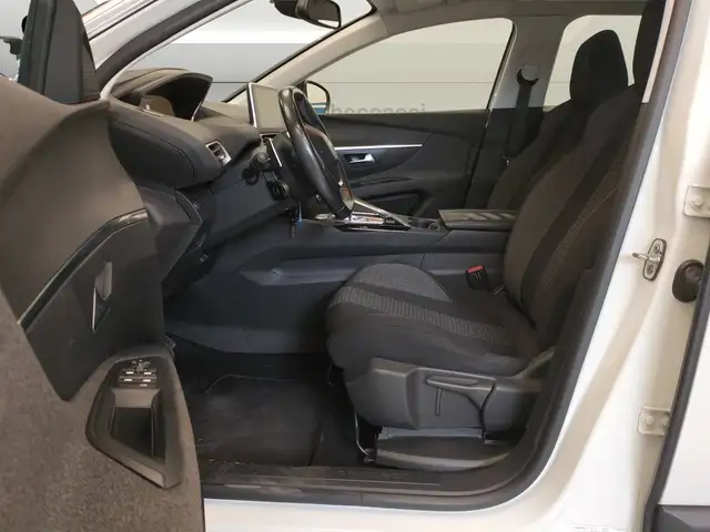Peugeot 3008 view 11