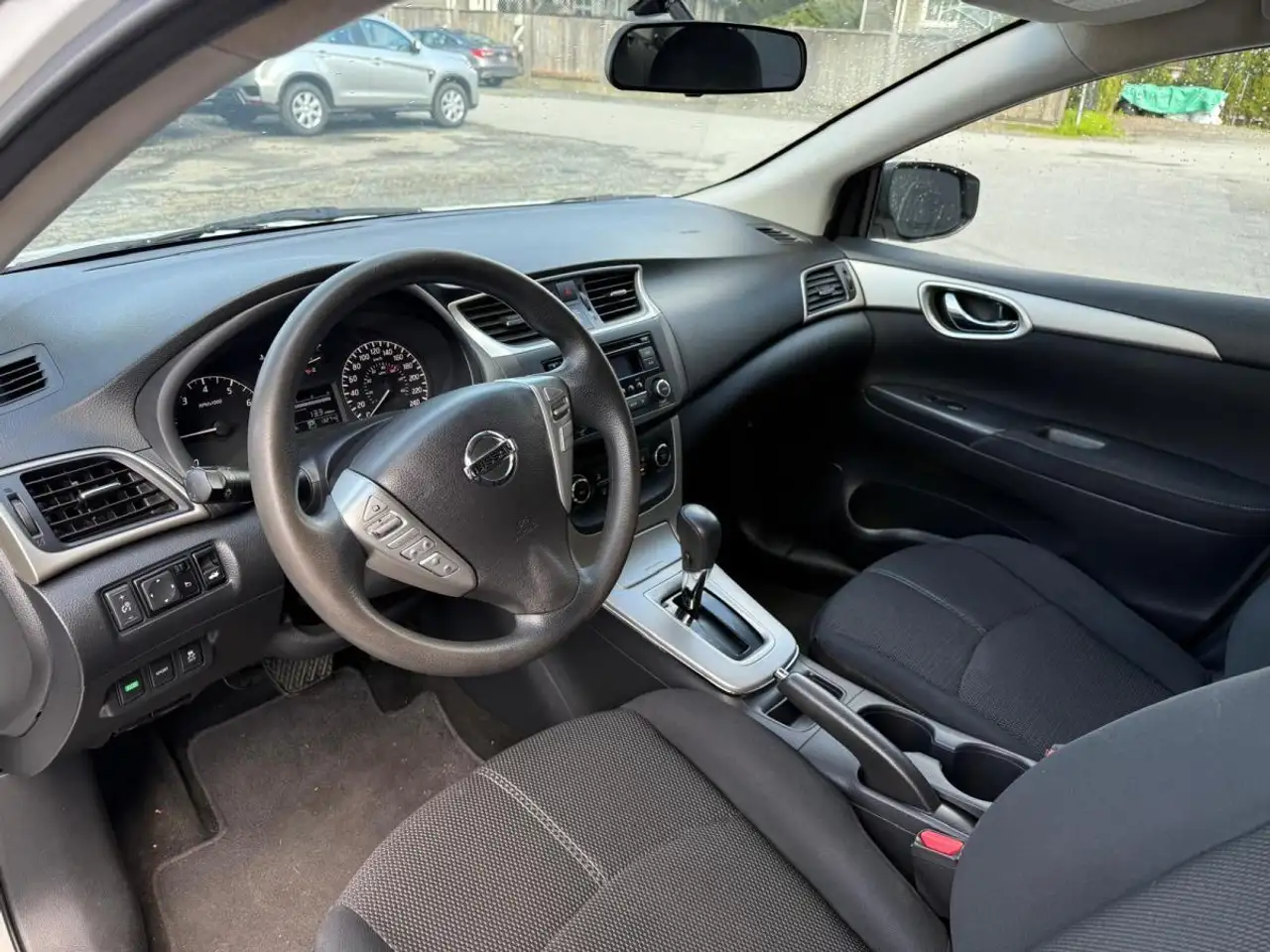 Nissan Sentra снимка Nissan Sentra