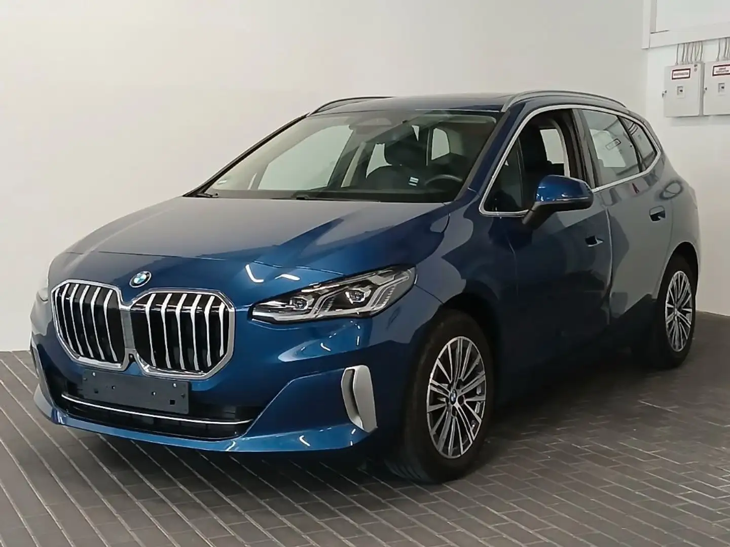 BMW 218 218d AT Luxury Line 360° SHZ 2ZK ACC QI DA+ PANO Bleu - 2