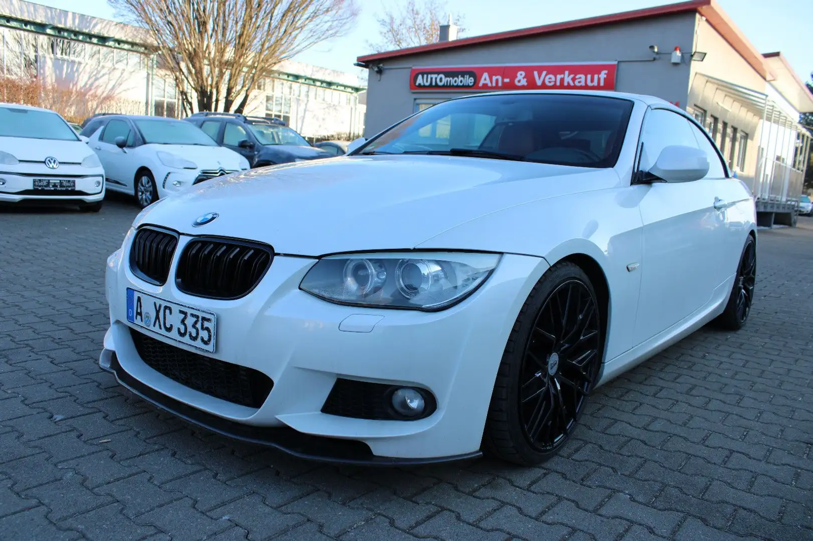 BMW 335 i Cabrio M Sport DKG Navi,HarmanKardon,Leder Weiß - 1