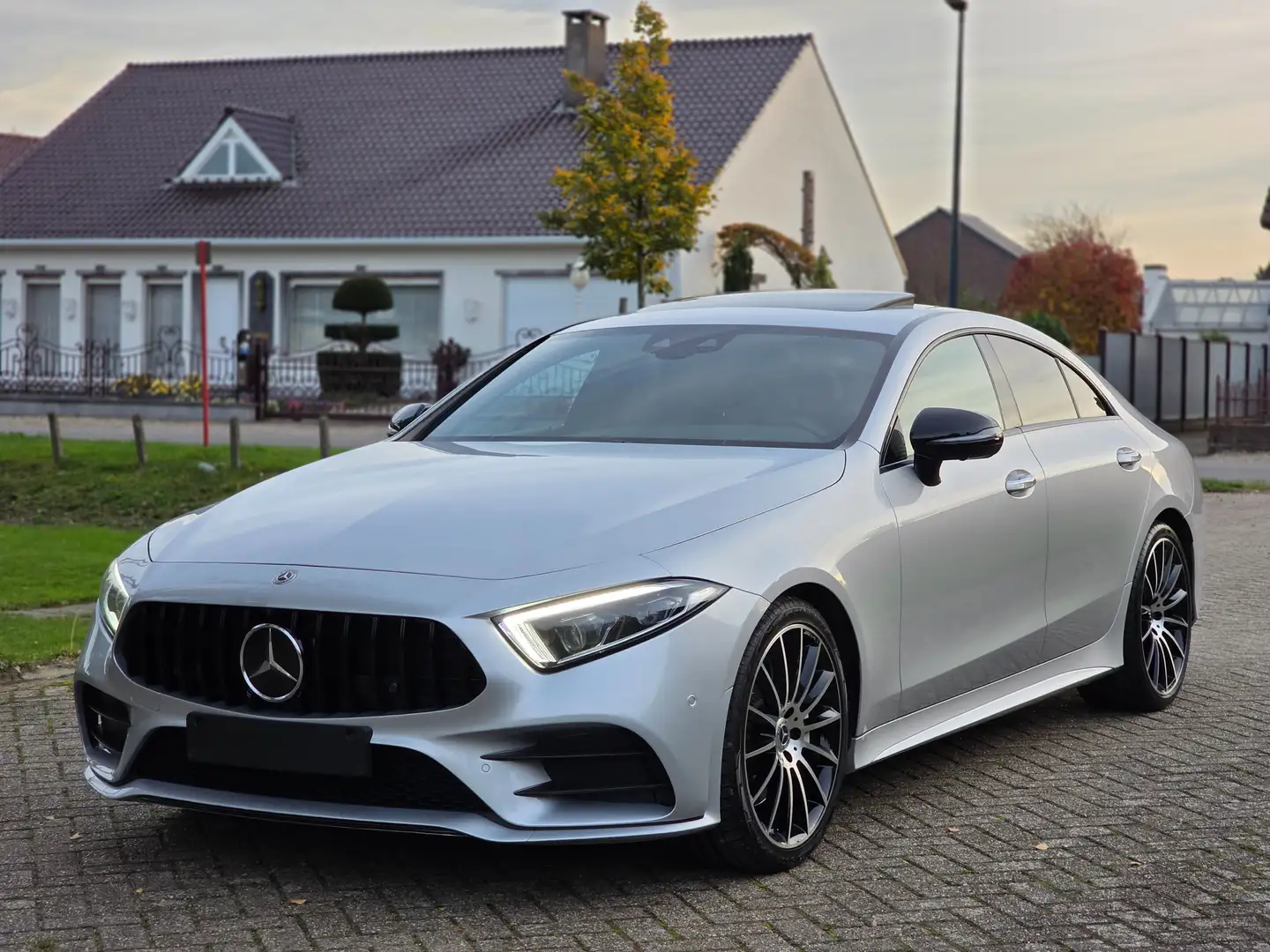 Mercedes-Benz CLS 300 d AMG SportPack * 9G-TRONIC * Full Option * Argent - 1