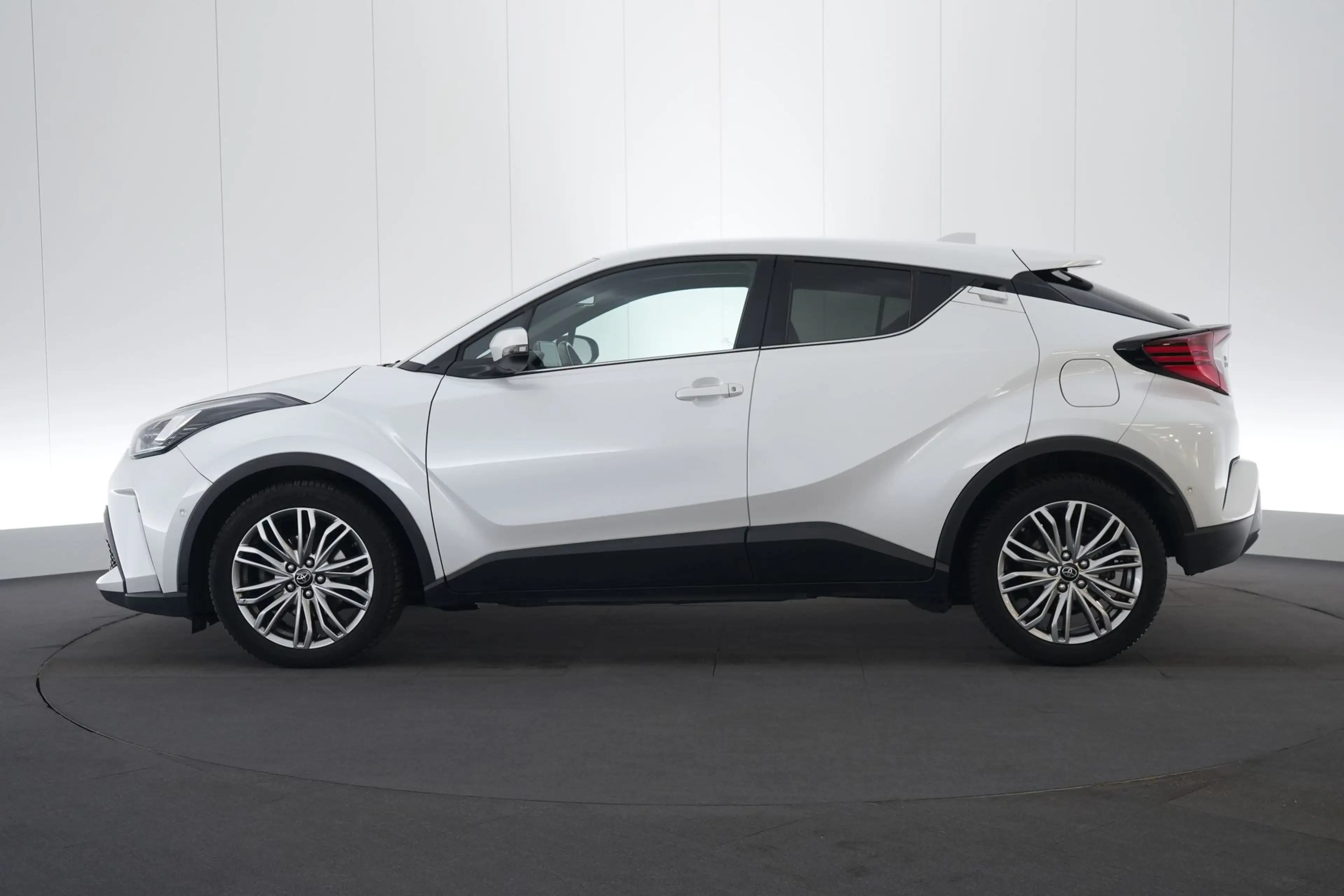 Toyota C-HR 1.8 VVT-I HEV C-HIC LEDER/STOF LED GPS PDC CAM Ver — photo 11