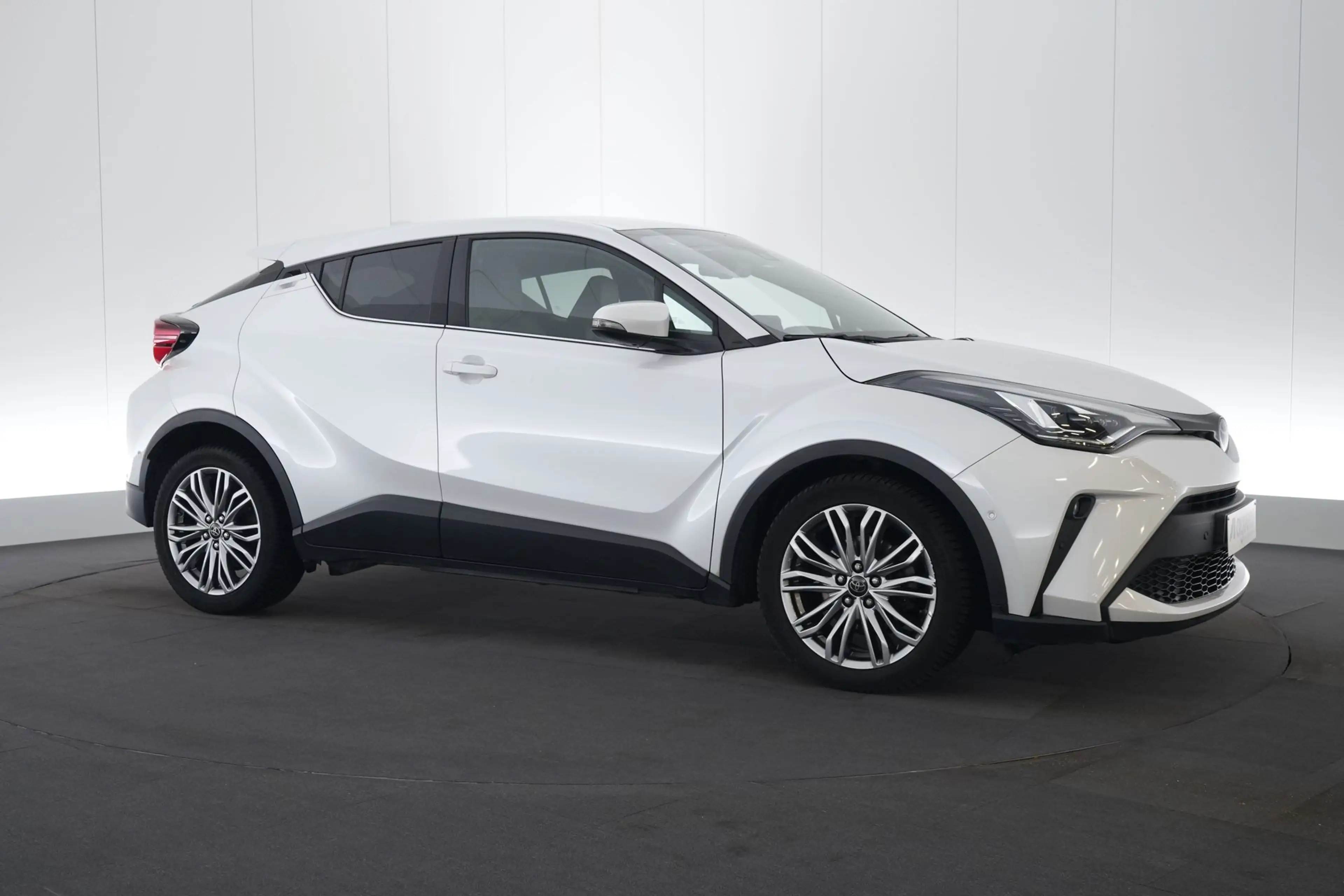 Toyota C-HR 1.8 VVT-I HEV C-HIC LEDER/STOF LED GPS PDC CAM Ver — photo 4