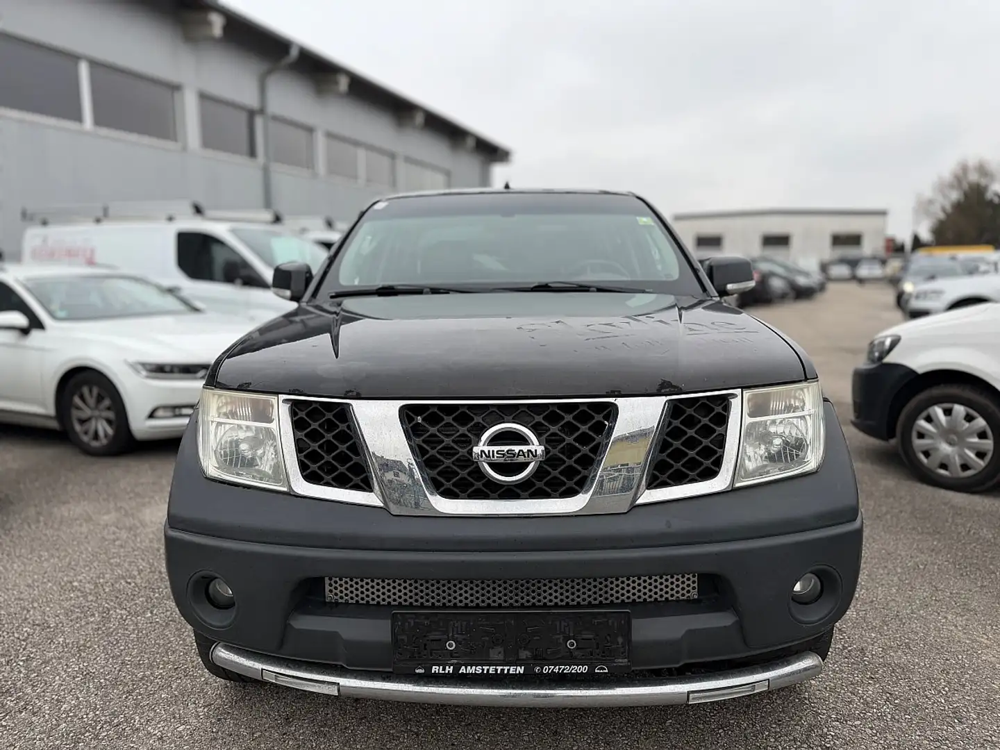 Nissan Navara Navara Double Cab 2,5  4x4 Schwarz - 2
