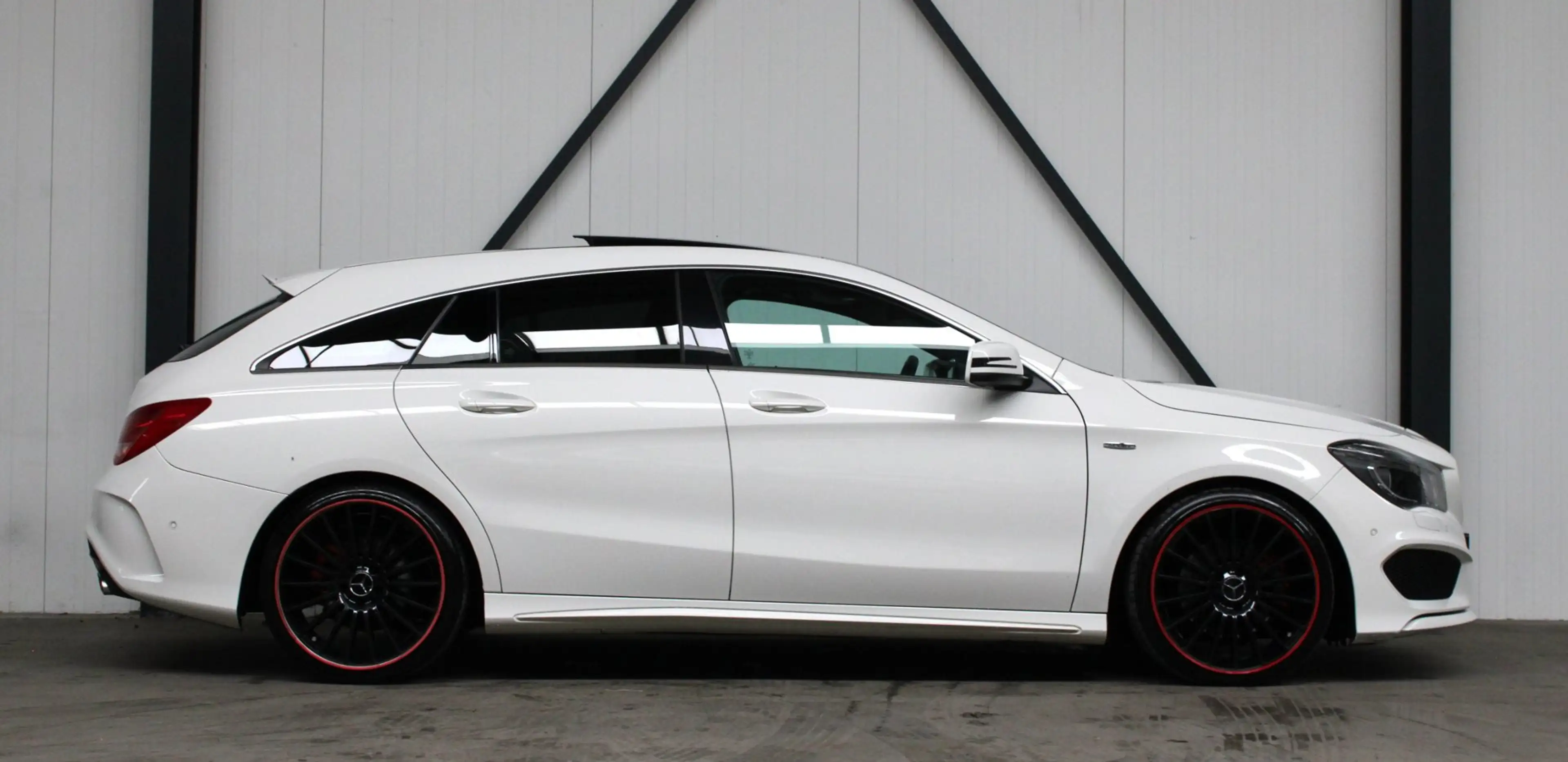Mercedes-Benz CLA 250 Shooting Brake AMG-Sport 4MATIC l Panoramadak l LE — photo 3