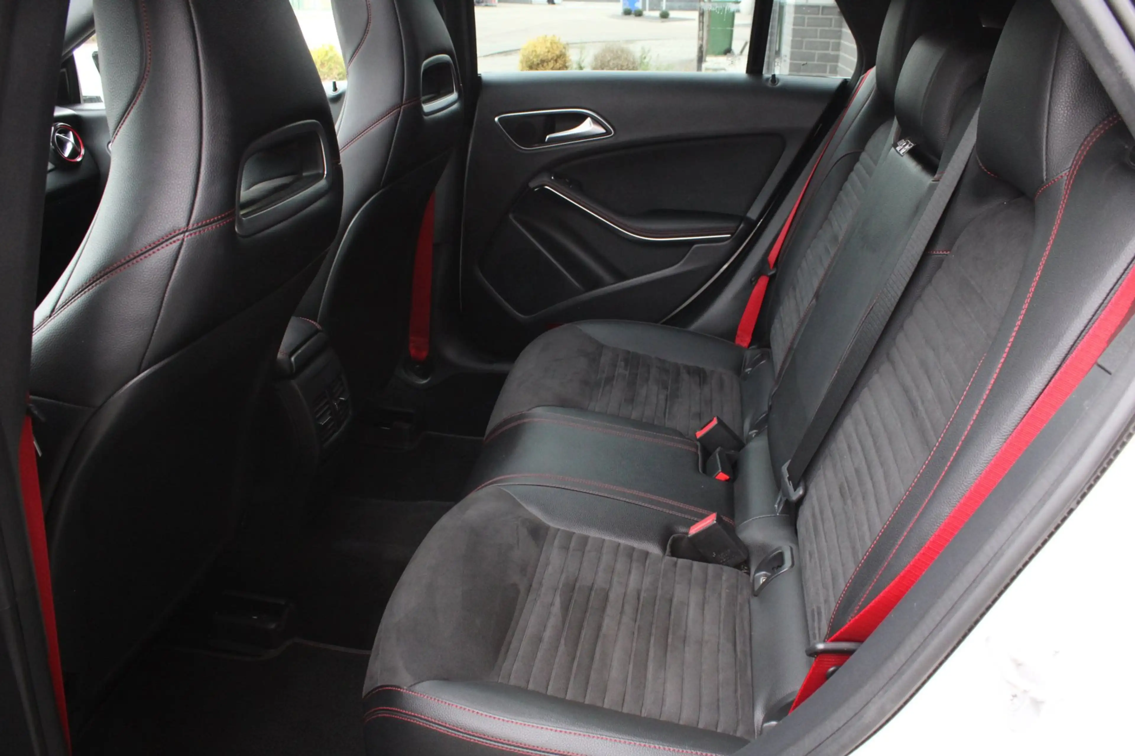 Mercedes-Benz CLA 250 Shooting Brake AMG-Sport 4MATIC l Panoramadak l LE — photo 11