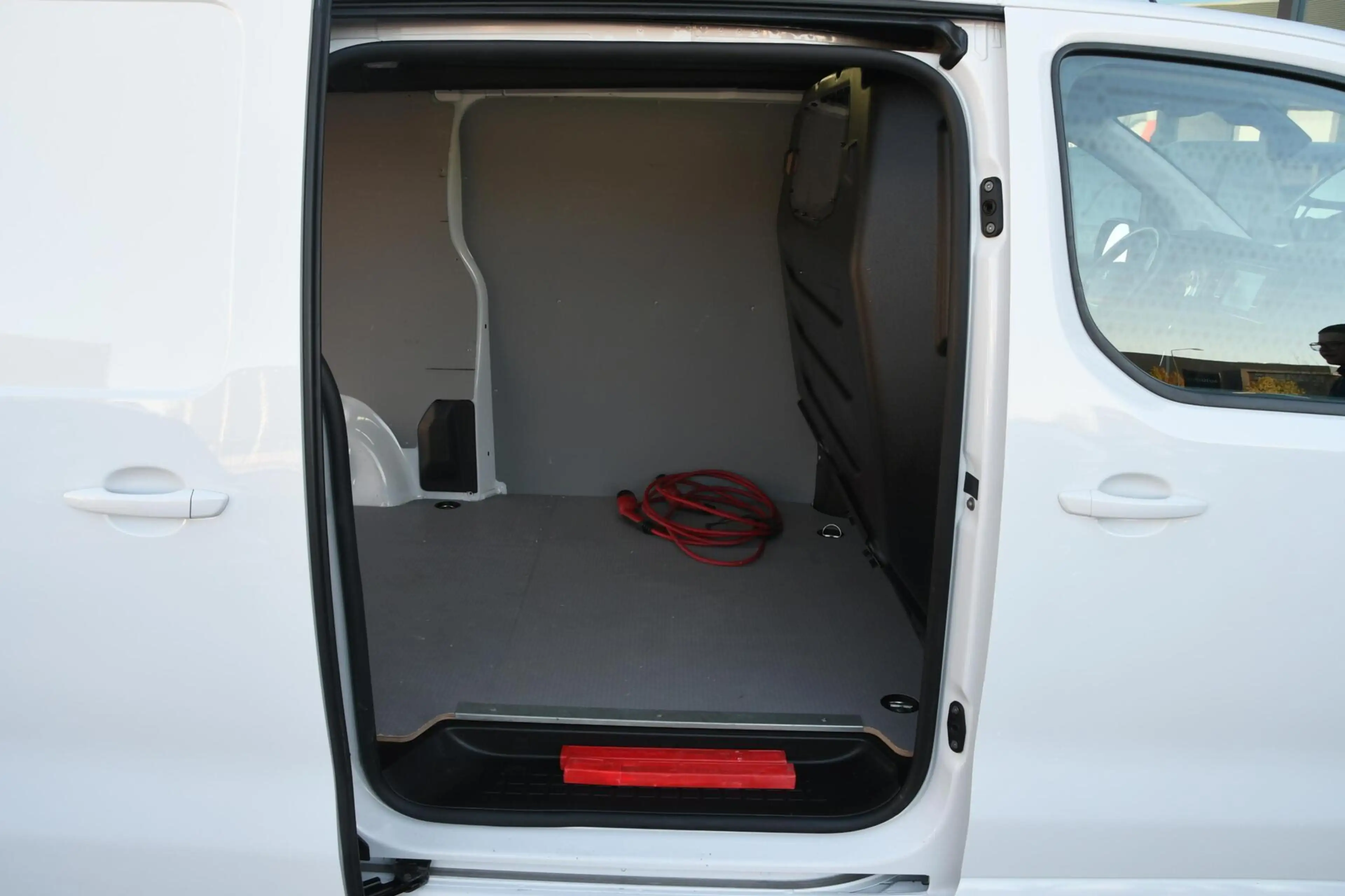 Peugeot e-Expert Pro 75 kWh | SOH 91,63% — photo 9