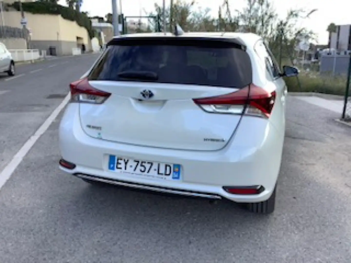 Toyota Auris Hybride 136ch collection RC 18 Bianco - 2