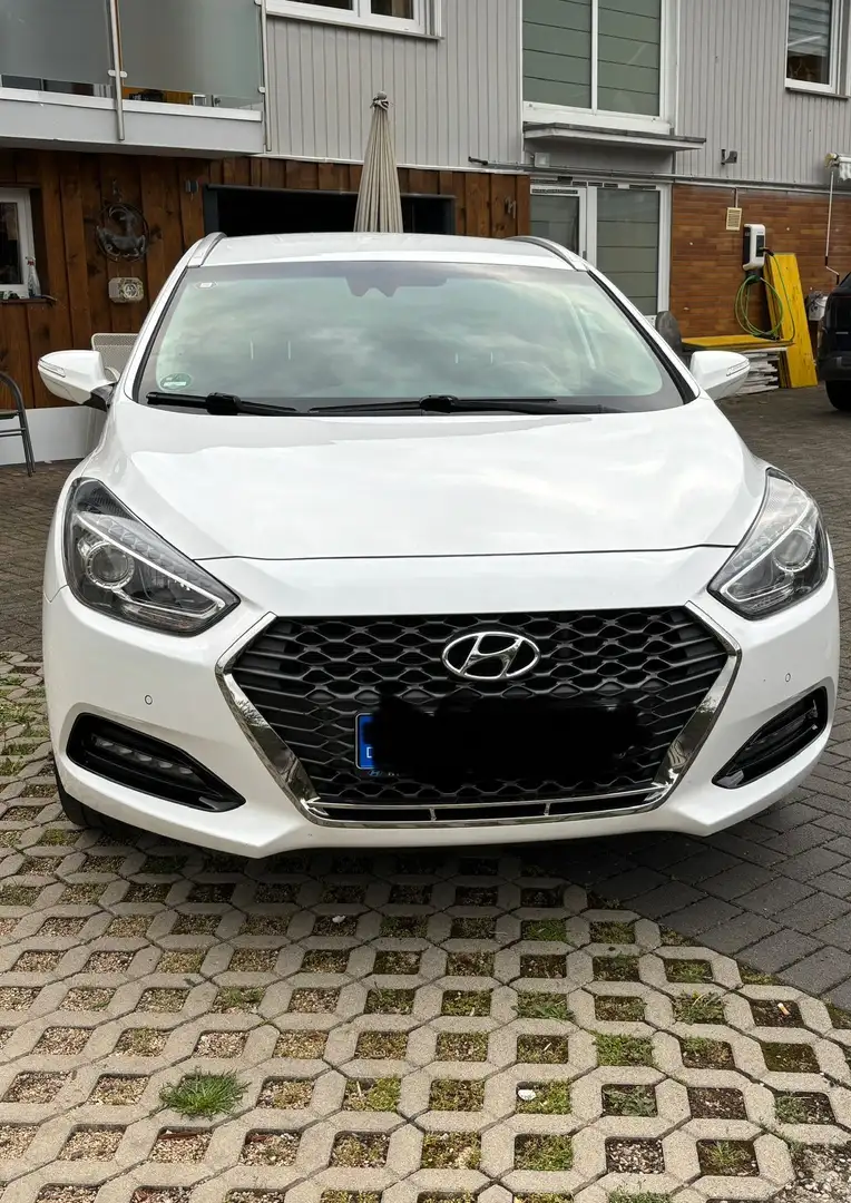 Hyundai i40 Kombi blue 1.6 CRDi DCT Space - 1