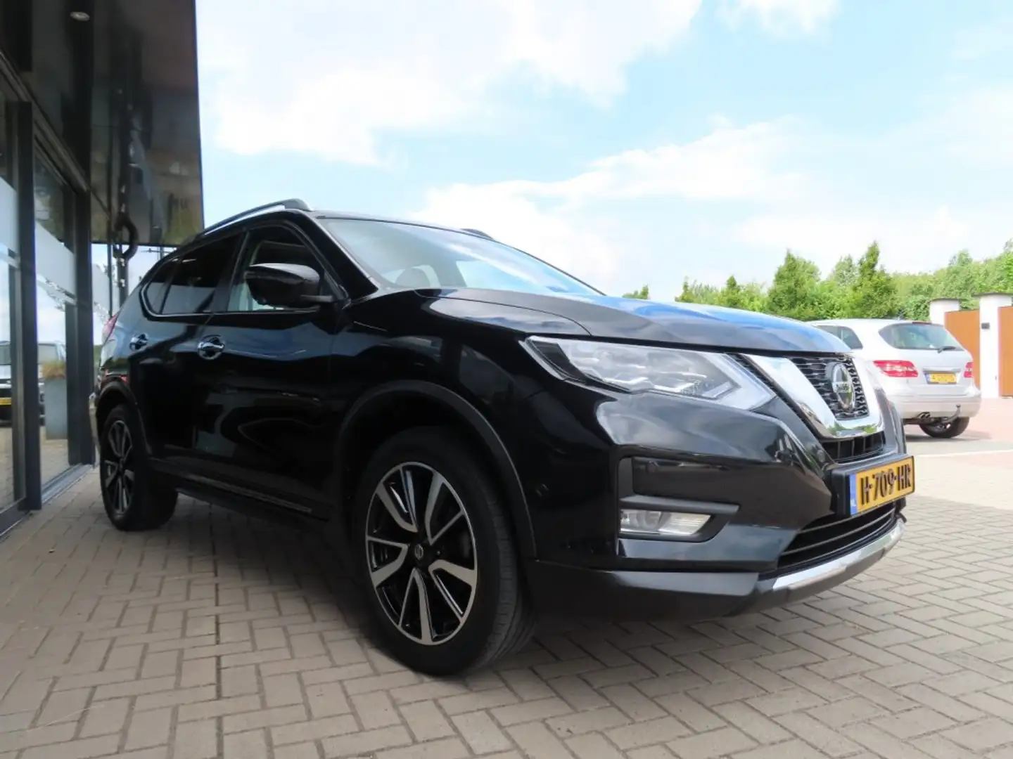 Nissan X-Trail 1.3 DIG-T Tekna Aut. Leder Pano Dak Led Trekhaak 2 Zwart - 2