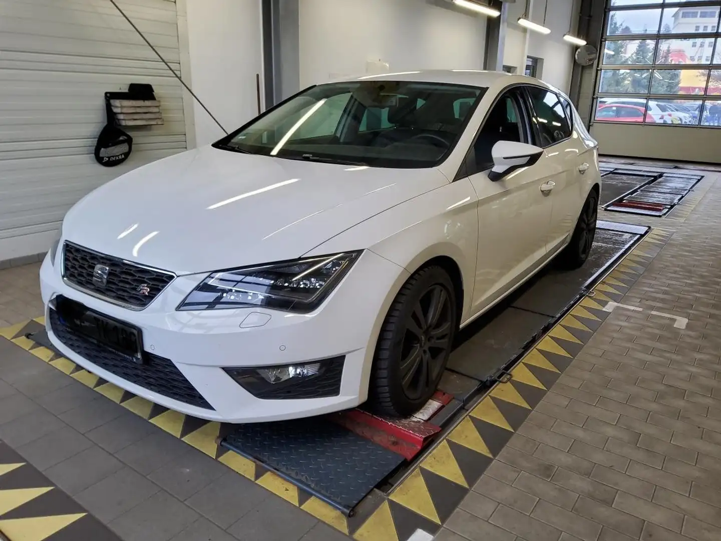 SEAT Leon FR/1.Hand/Scheckheft/Navi/LED Scheinwerfer/Leder Blanc - 2