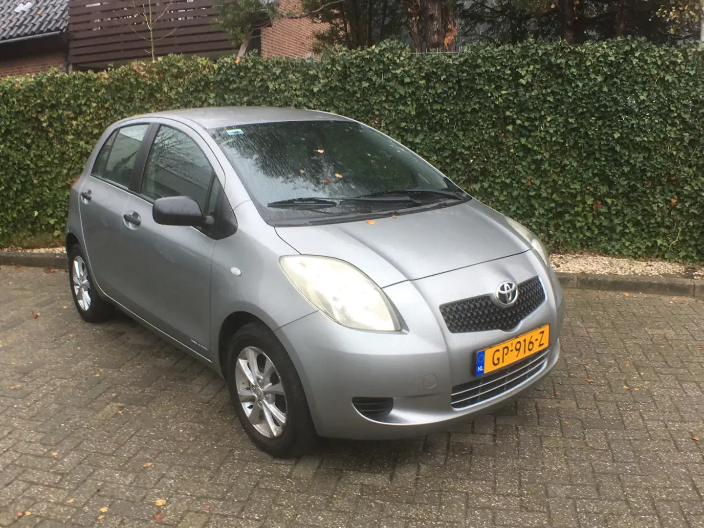 Toyota Yaris 1.0 VVTi Spirit nwe APK bij aflevering, Airco Grigio - 1