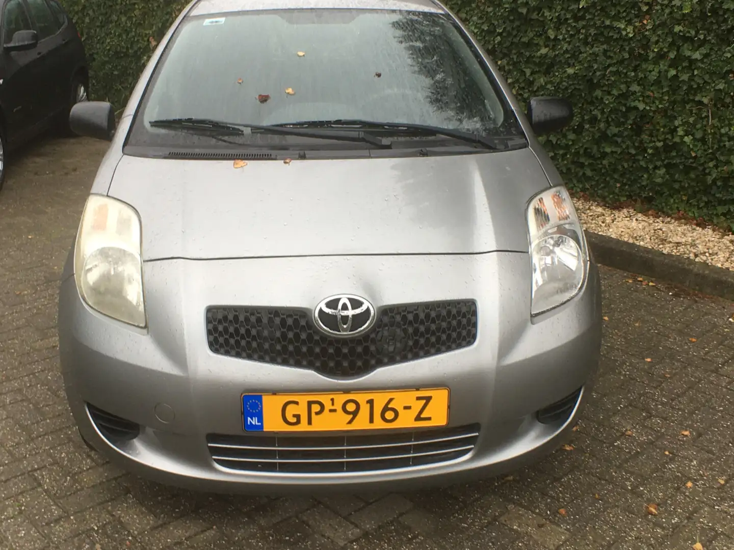 Toyota Yaris 1.0 VVTi Spirit nwe APK bij aflevering, Airco Grigio - 2