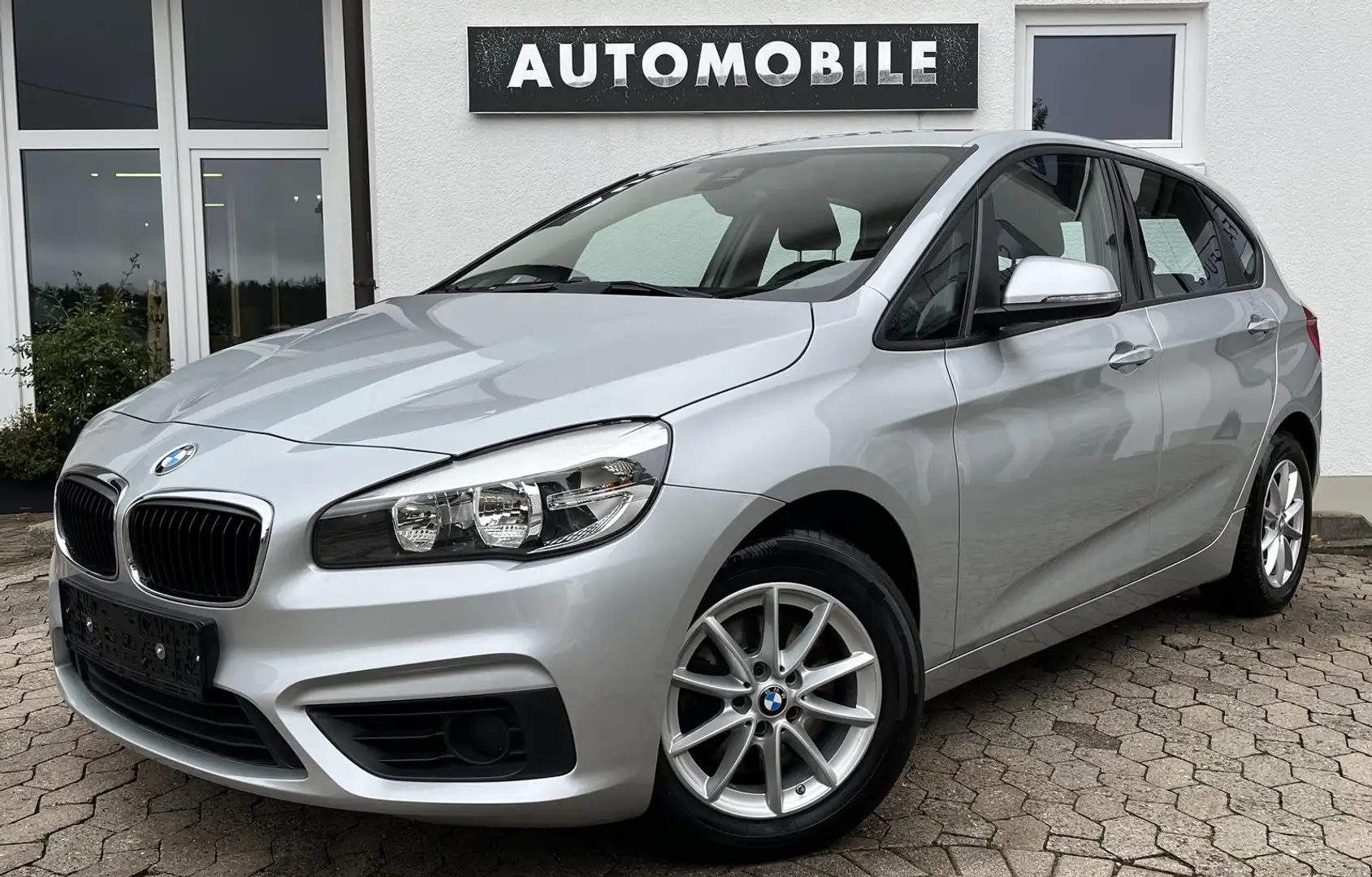 BMW 218 i Active Tourer PDC SHZ AHK KLIMA Silber - 1