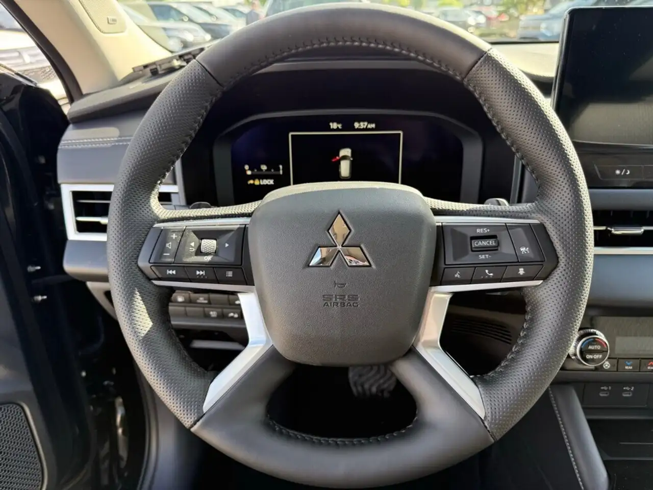Mitsubishi Outlander photo Mitsubishi Outlander