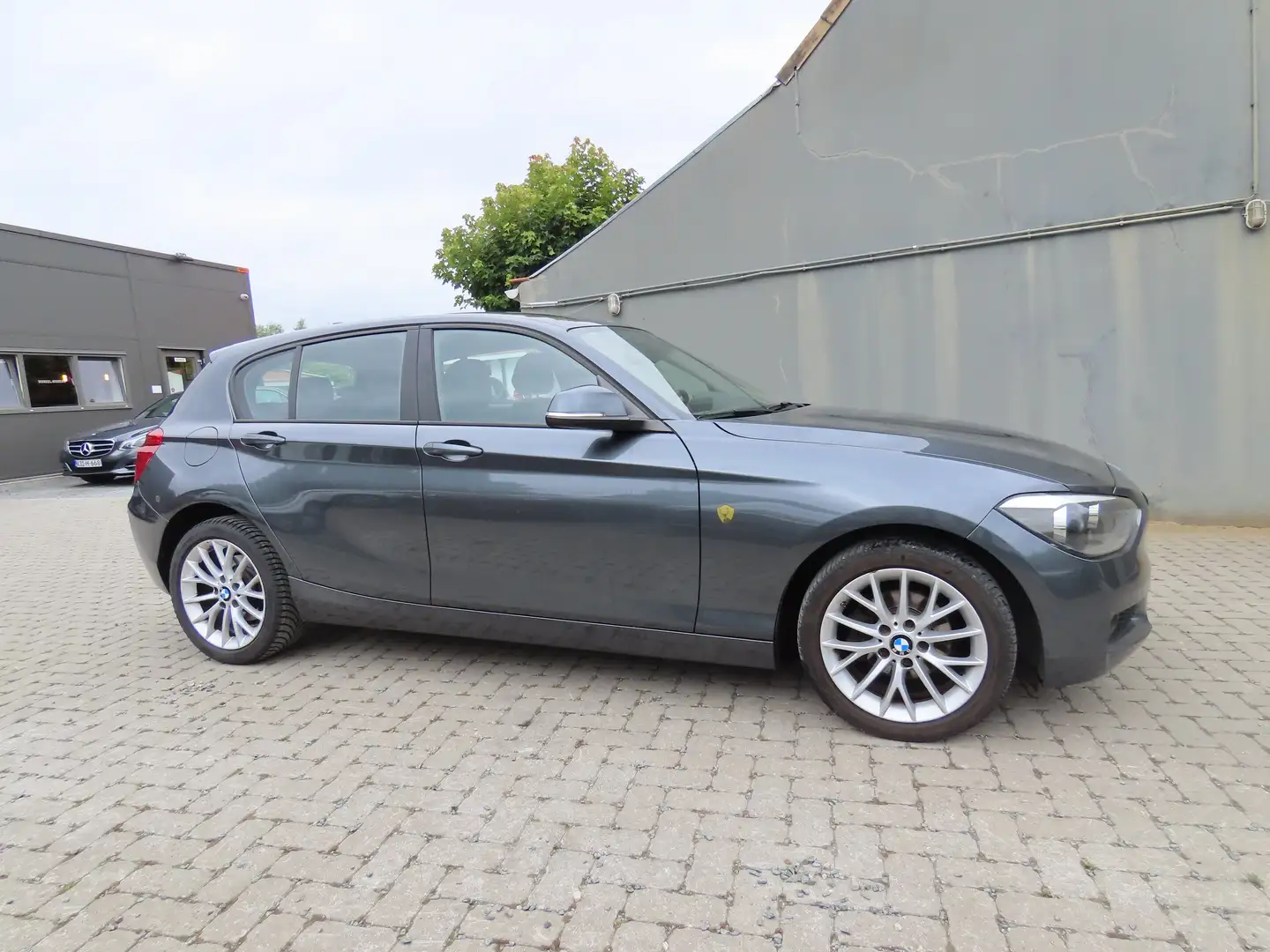BMW 114 114i Gris - 2