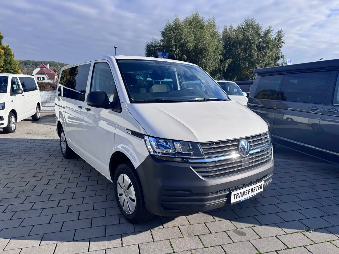Volkswagen T6.1 Kombi 9-Sitzer/2.Verdampfer/PDC/Flügeltüren Weiß - 2