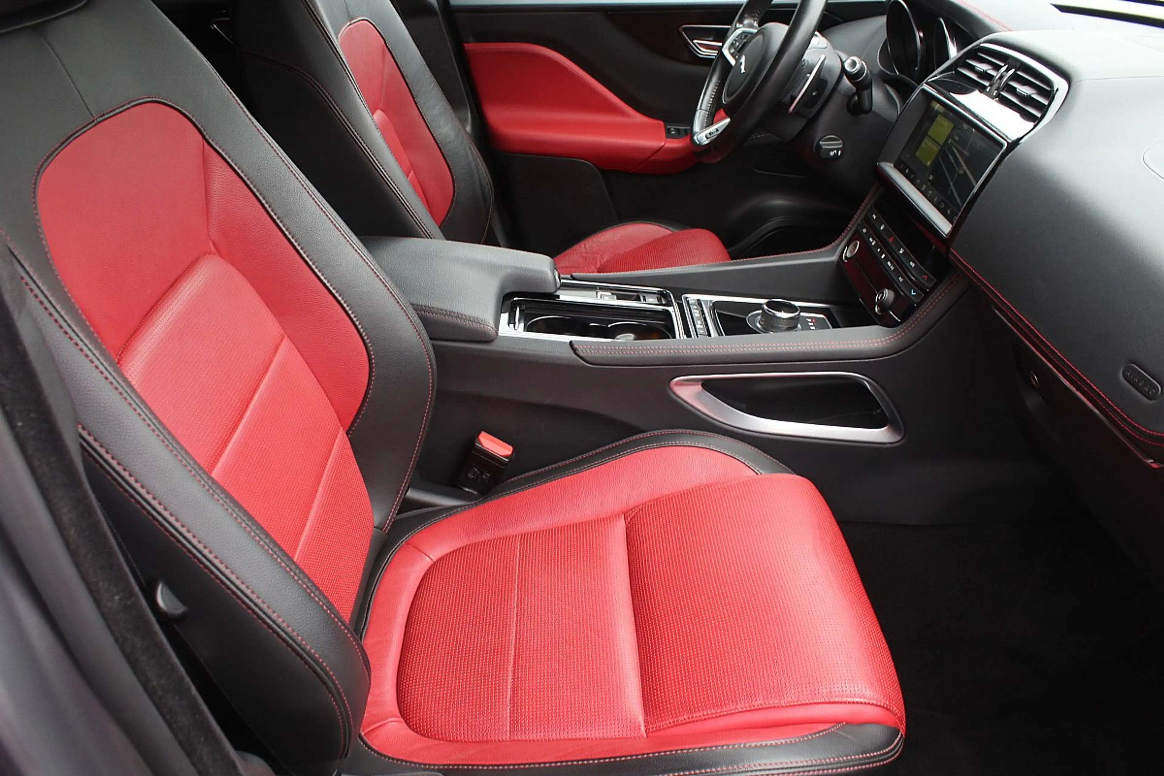 Jaguar F-Pace 20d R-Sport Aut. — photo 12